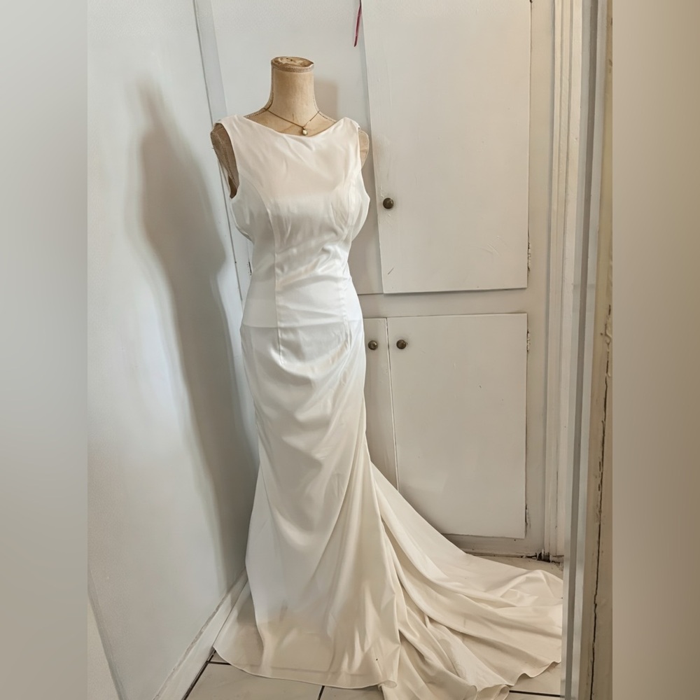 Elegant White Sleeveless Bridal or Evening Gown